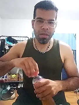 Snapshot of thom_1 chatting on 02.16.26 thom 1 online show from 02.16.26