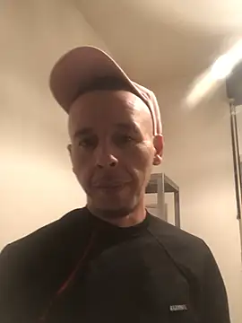 Snapshot of creativeX chatting on 02.03.26 creativeX online show from 02.03.26