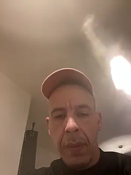 Snapshot of creativeX chatting on 02.14.26 creativeX online show from 02.14.26