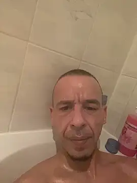 Snapshot of creativeX chatting on 02.25.26 creativeX online show from 02.25.26