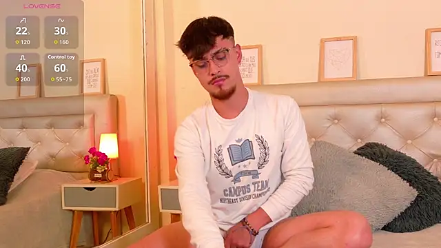 Snapshot of Aiden_Gray chatting on 02.18.26 Aiden Gray online show from 02.18.26