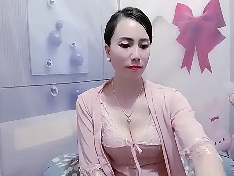 Snapshot of Hello-Kitty001 chatting on 03.25.26 Hello-Kitty001 online show from 03.25.26