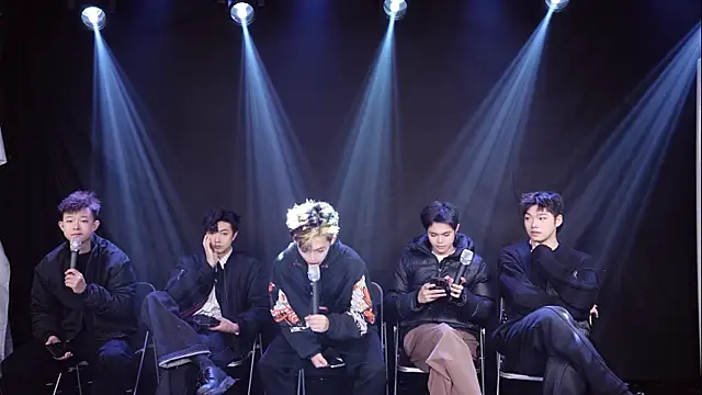 Snapshot of BTS-007 chatting on 02.11.26 BTS-007 online show from 02.11.26