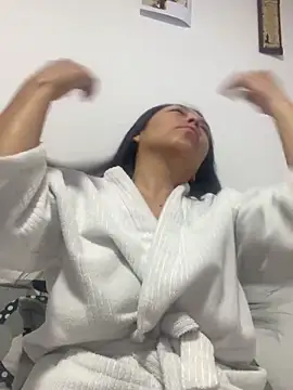 Snapshot of Emma_Sanz__ chatting on 03.17.26 Emma Sanz online show from 03.17.26