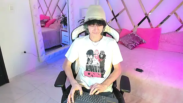 Snapshot of thanier_18 chatting on 02.25.26 thanier 18 online show from 02.25.26