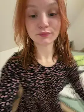 Snapshot of mad_girlygirl chatting on 02.08.26 mad girlygirl online show from 02.08.26