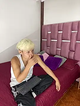 Snapshot of MaxyRyan chatting on 03.05.26 MaxyRyan online show from 03.05.26