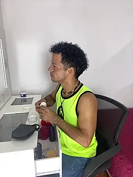 Snapshot of MaxyRyan chatting on 03.06.26 MaxyRyan online show from 03.06.26