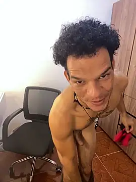 Snapshot of MaxyRyan chatting on 03.21.26 MaxyRyan online show from 03.21.26