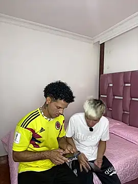 Snapshot of MaxyRyan chatting on 04.11.26 MaxyRyan online show from 04.11.26