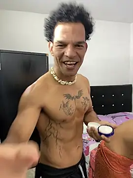 Snapshot of MaxyRyan chatting on 04.12.26 MaxyRyan online show from 04.12.26