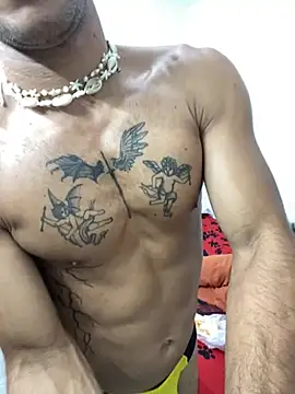 Snapshot of MaxyRyan chatting on 04.13.26 MaxyRyan online show from 04.13.26