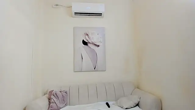 Snapshot of salome_velour chatting on 02.18.26 salome velour online show from 02.18.26