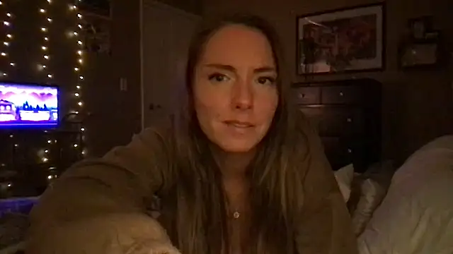 Snapshot of mooviebaby chatting on 02.06.26 mooviebaby online show from 02.06.26