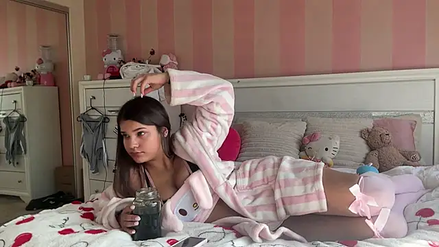 TheDaisyPink online show from 02.06.26