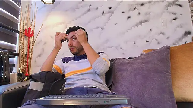 Snapshot of Max_Hornye chatting on 02.23.26 Max Hornye online show from 02.23.26