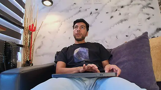 Snapshot of Max_Hornye chatting on 02.24.26 Max Hornye online show from 02.24.26