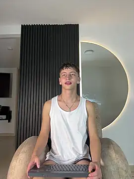 ARON LUXX online show from 02.18.26