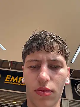 ARON LUXX online show from 03.04.26