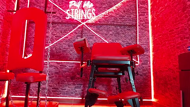 Snapshot of MiistressBlu chatting on 02.13.26 MiistressBlu online show from 02.13.26