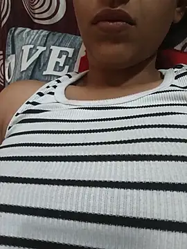 Snapshot of komalsharma99 chatting on 05.30.26 komalsharma99 online show from 05.30.26