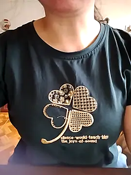 Snapshot of LiilyZi chatting on 04.06.26 LiilyZi online show from 04.06.26