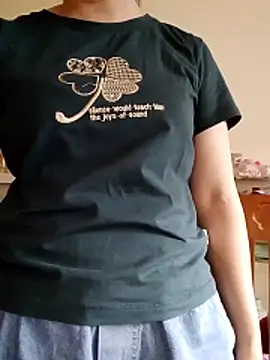 Snapshot of LiilyZi chatting on 04.06.26 LiilyZi online show from 04.06.26