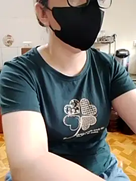 Snapshot of LiilyZi chatting on 04.08.26 LiilyZi online show from 04.08.26