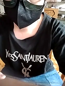 Snapshot of LiilyZi chatting on 04.15.26 LiilyZi online show from 04.15.26