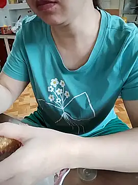 Snapshot of LiilyZi chatting on 04.16.26 LiilyZi online show from 04.16.26