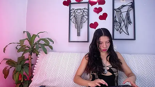 Snapshot of melanyvelvelt_X chatting on 02.10.26 melanyvelvelt X online show from 02.10.26