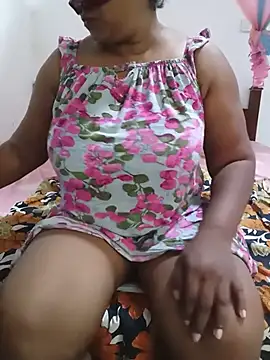 Snapshot of Dini_40 chatting on 07.18.26 Dini 40 online show from 07.18.26