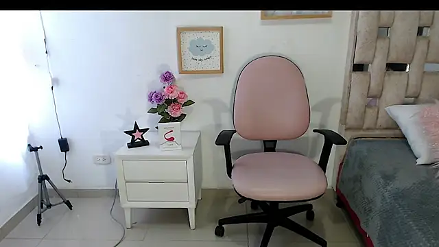 Aantoniaa brown27 online show from 02.25.26