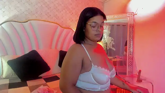 YazminJenner online show from 04.12.26