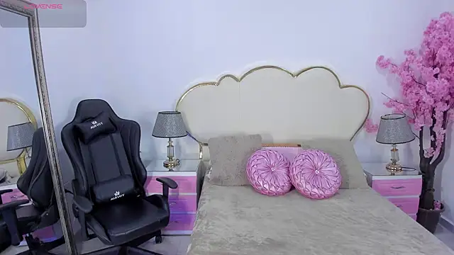 YazminJenner online show from 07.11.26