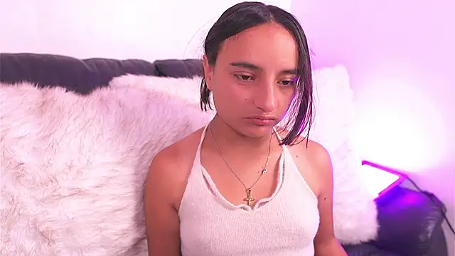  emily jonexs online show from 04.16.26