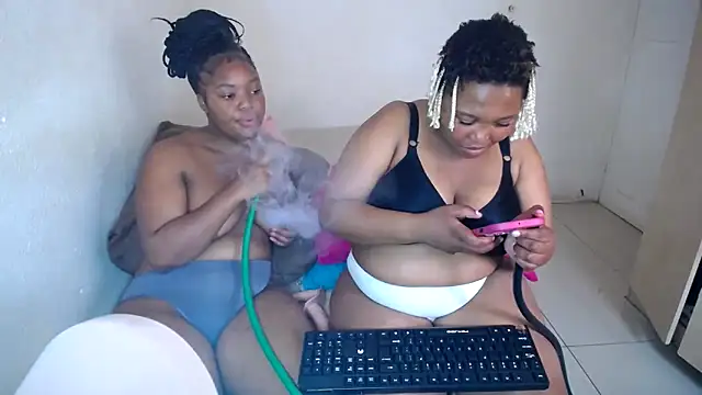 Snapshot of ChubbyBustyX chatting on 04.11.26 ChubbyBustyX online show from 04.11.26