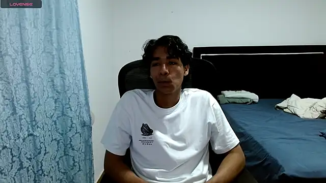 Snapshot of Pedestal_diamant chatting on 04.30.26 Pedestal diamant online show from 04.30.26