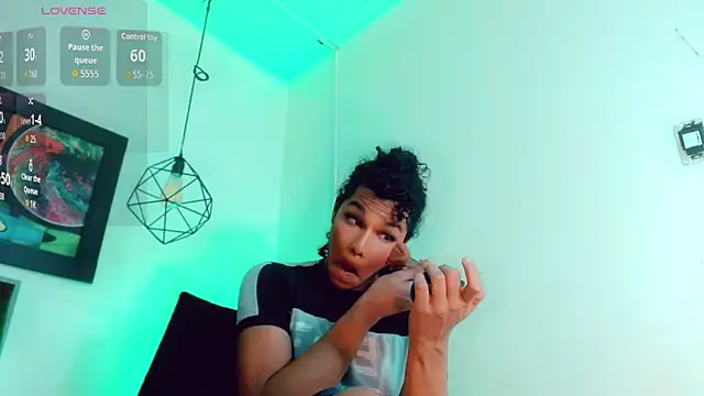 Snapshot of Zonce_shimer chatting on 02.25.26 Zonce shimer online show from 02.25.26