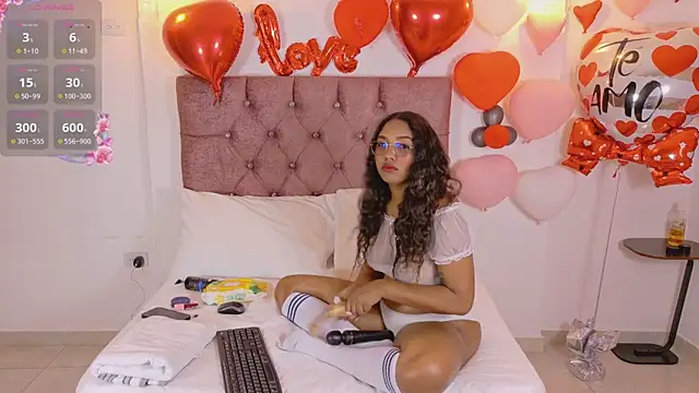 Snapshot of xblack_moon chatting on 02.17.26 xblack moon online show from 02.17.26