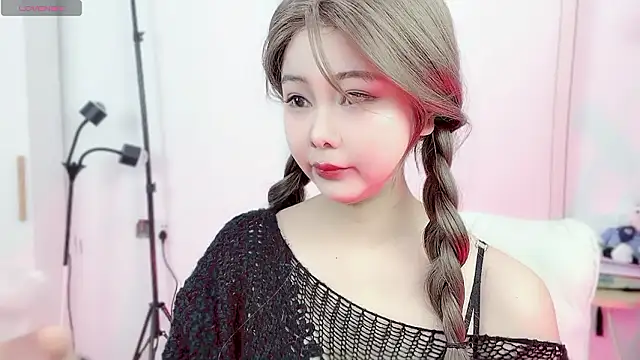 Snapshot of Memeli0 chatting on 02.11.26 Memeli0 online show from 02.11.26