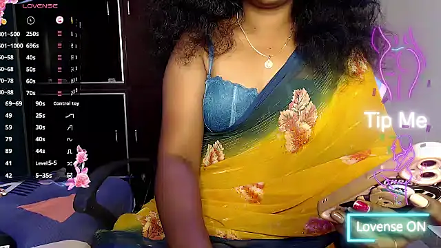 Snapshot of VixenNandhu chatting on 02.20.26 VixenNandhu online show from 02.20.26