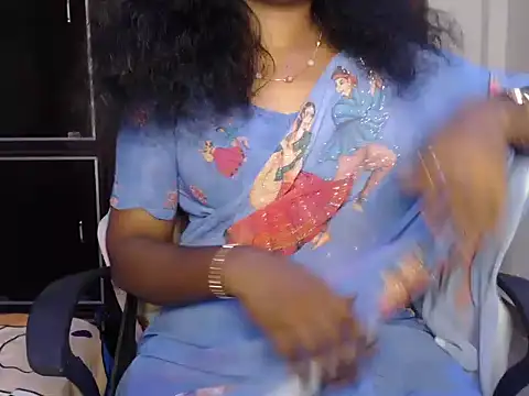 Snapshot of VixenNandhu chatting on 03.11.26 VixenNandhu online show from 03.11.26