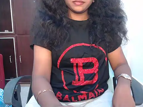 Snapshot of VixenNandhu chatting on 04.14.26 VixenNandhu online show from 04.14.26