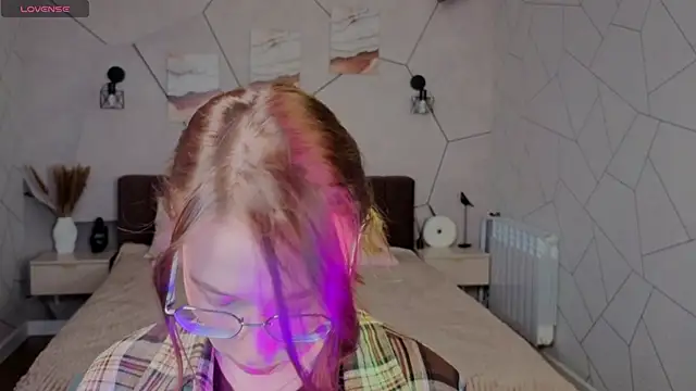 Snapshot of _Kiki_angel_ chatting on 03.31.26 Kiki angel online show from 03.31.26