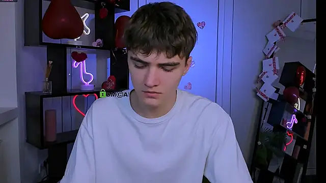 Snapshot of emil_lucky chatting on 02.15.26 emil lucky online show from 02.15.26