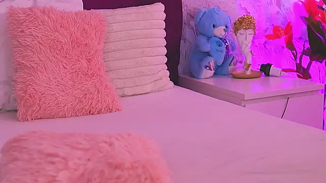 EllinaNuria online show from 04.16.26