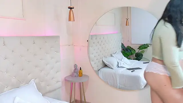 Snapshot of AnnaiTaylor chatting on 02.11.26 AnnaiTaylor online show from 02.11.26