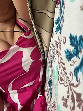 Snapshot of raavigirl chatting on 07.17.26 raavigirl online show from 07.17.26