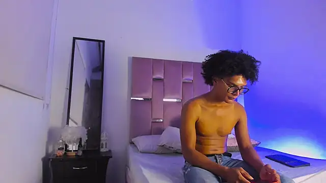 LatinoDark online show from 02.27.26